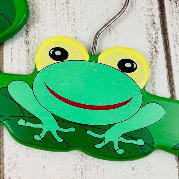Kidorable Vintage Aminal Kids Wooden Hangers Bundle of 10 Frog Cat Ladybug - Picture 6 of 10